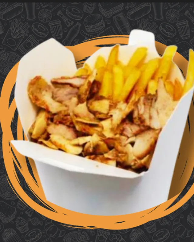 Box Amicii cu carne de doner și cartofi prăjiți, într-o cutie de unică folosință